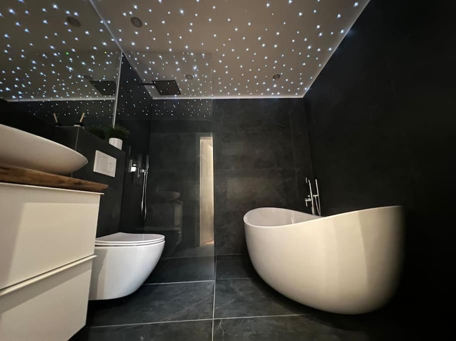 Tiny Wellness Apartment Грац Экстерьер фото