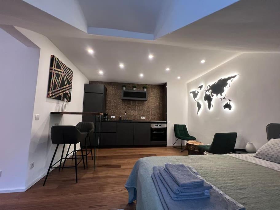 Tiny Wellness Apartment Грац Экстерьер фото